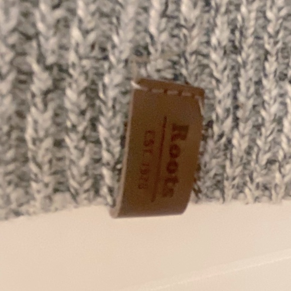 ⚫️ Roots ⚫️ boat neck sweater - size xs - Picture 2 of 3